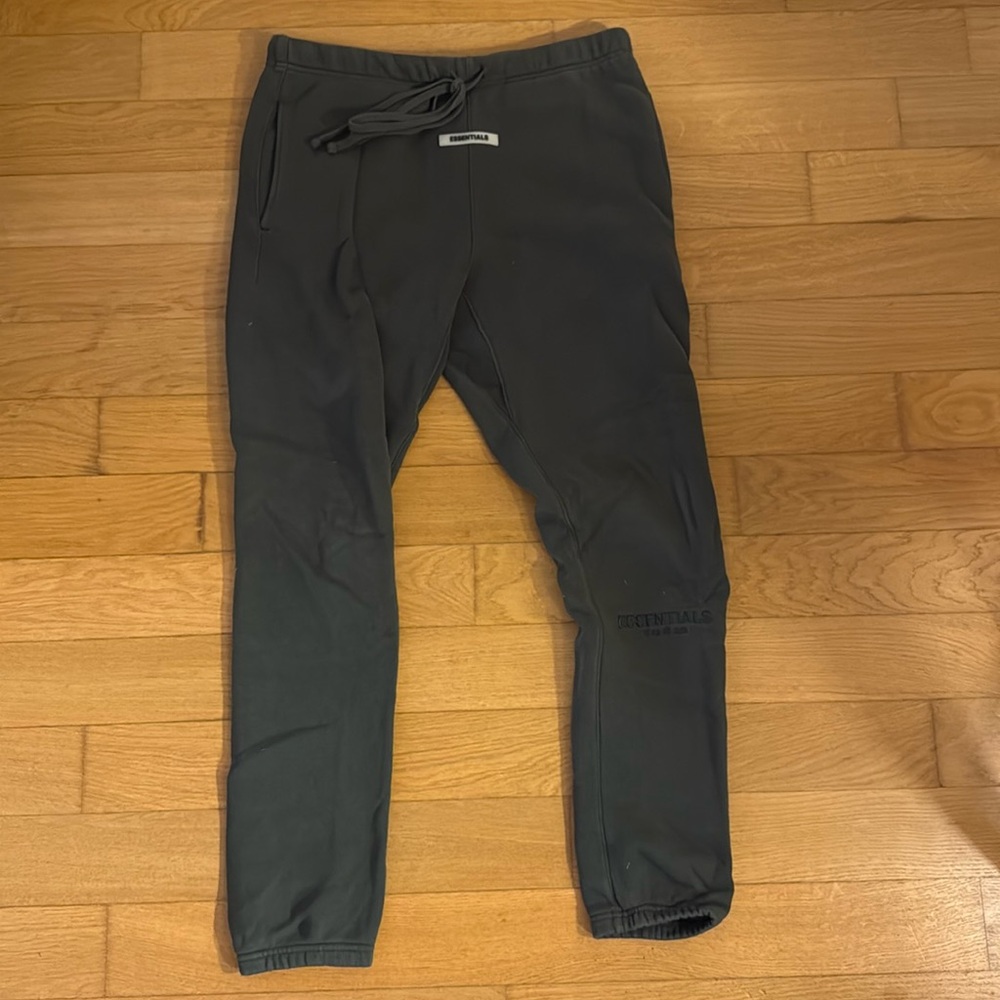 Essentials FEAR OF GOD dark great sweat pant (size Medium)